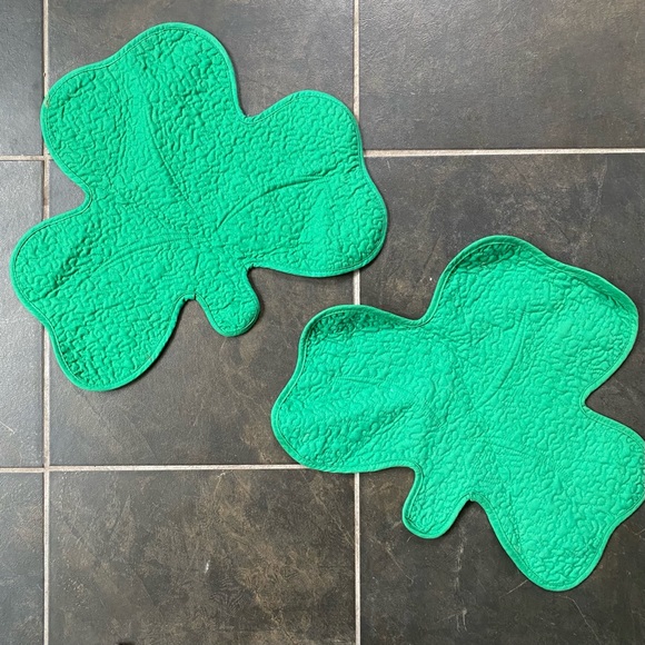 2 clover cloth mats - Picture 1 of 2
